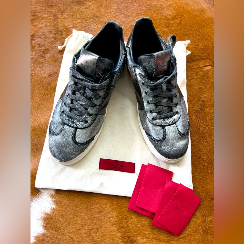 $895 Valentino Garavani Silver pony fur rock stud sneakers shoes leather 40